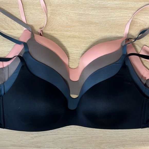 Uniqlo Other - LOT OF 4 Uniqlo Wireless Bras 34/36 AA A Black Blue Taupe Pink Everyday Classic